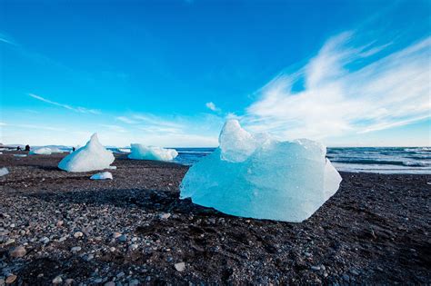 Guide To Visiting the Diamond Beach in Iceland