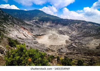 Mount Tangkuban Perahu Tangkuban Perahu Crater Stock Photo 1401554969 ...