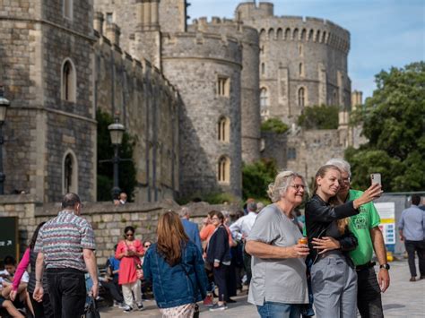 Small Group Day Tour of Bath, Windsor Castle, and Stonehenge from London