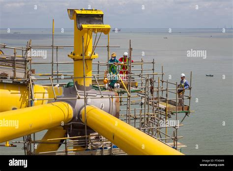 Men working on an oil rig construction site Stock Photo - Alamy