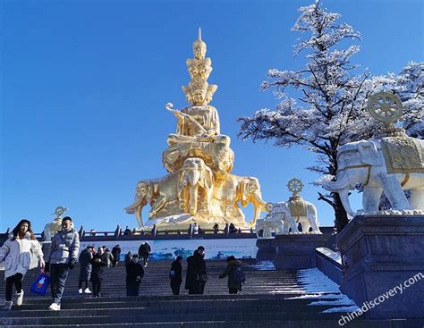 4 Days Mount Emei In-depth Hiking Tour including Leshan Giant Buddha