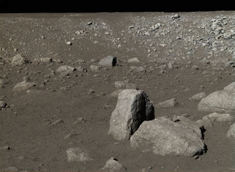 China releases HD true color images of lunar surface (15) - People's Daily Online