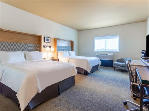 Hotels in Cedar Falls, Iowa | HI & Suites Waterloo Event Ctr