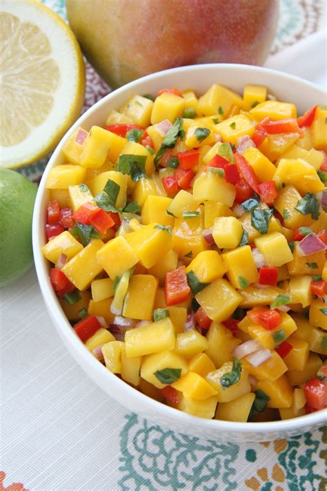 Easy and Delicious Mango Salsa {with video} | Receta | Recetas para ...