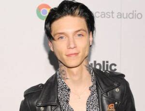 Andy Biersack Andy Black, Bio, Wiki, Age, Wife, Black Veil Brides, and ...