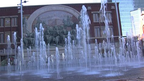 Water Fountain In Sundance Square Fort Worth Texas - YouTube