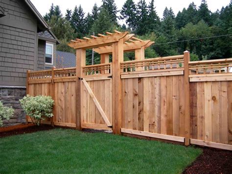 House Fencing Costs 2023: Materials, Installation Planning & Pricing