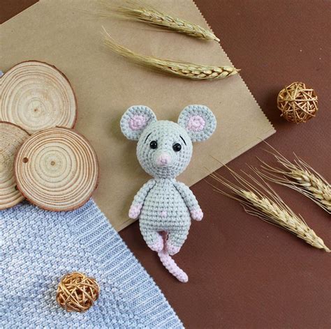 Crochet mouse free pattern | Amiguroom Toys