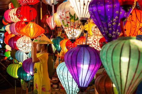 The Hoi An Night Market - Hidden Hoian