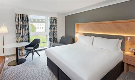 Guest Accommodation & Suite Upgrades | Hilton Croydon Hotel | UK