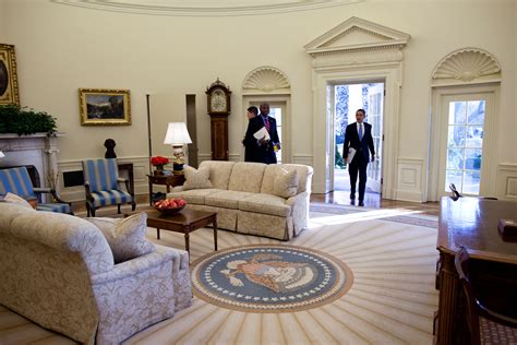 File:Obama enters the oval office.jpg - Wikimedia Commons