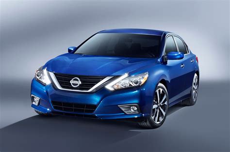 2016 Nissan Altima Updated with Maxima-Like Design, Improved MPG