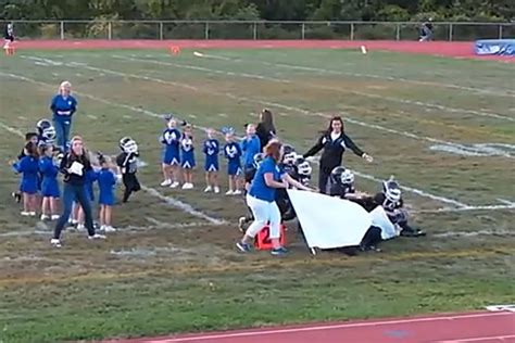 Pop Warner Football Team's Intro Is a Completely Cute Fail