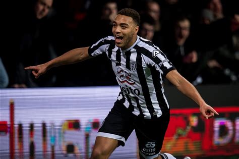 Heracles too strong for Ajax as Eredivisie lead shrinks to three points - DutchNews.nl