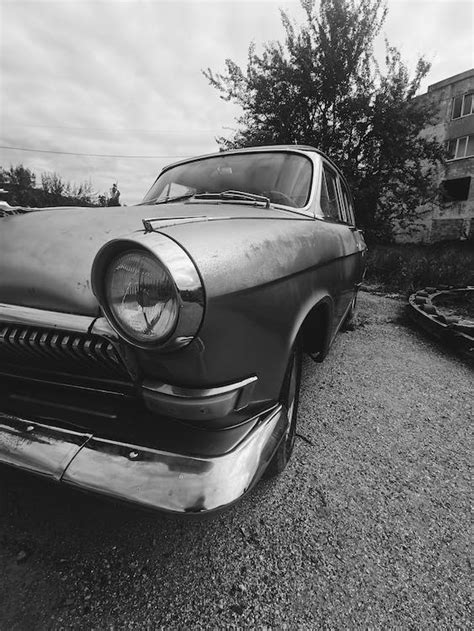 Black and White Photo of a Vintage Car · Free Stock Photo