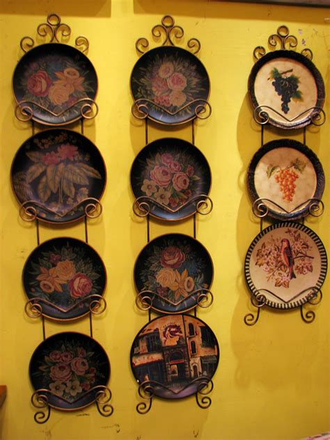20 Beautiful Wall Decor Ideas Using Decorative Plates