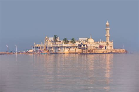 Haji Ali Dargah Mumbai - History, Visiting Time, How to Reach