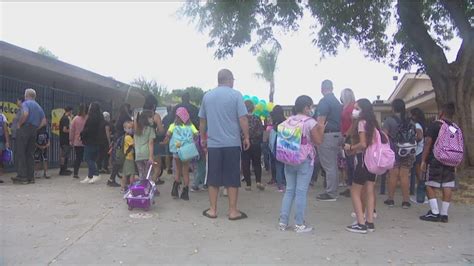 Cajon Valley Union School District welcomes back nearly all students to the classroom - YouTube