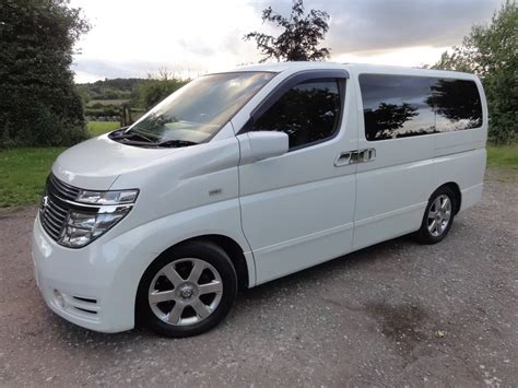 Nissan Elgrand E51 Review - Andrew's Japanese Cars