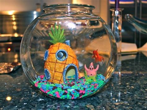 Who lives in a pineapple under the sea? Your pet fish can with this SpongeBob themed fish tank ...