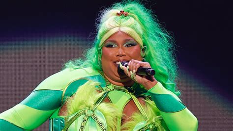 Lizzo Is A Twerking Grinch In A New Instagram Video