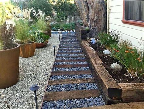 34 Awesome River Rock Landscaping Ideas - MAGZHOUSE