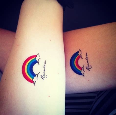 Rainbow tattoo: il tatuaggio con l'arcobaleno che appare sulla pelle ...