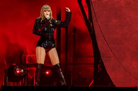 Taylor Swift - Performs on Her "Reputation" World Tour in Seattle • CelebMafia