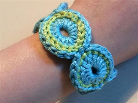 Gehäkeltes Armband (6) Crochet Rings, Crochet Bracelet, Crochet Jewelry, Cross Stitch Patterns ...