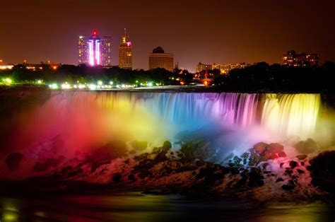 Niagara Falls, One of The Largest Waterfall in The world - Traveldigg.com