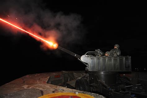 South Korean Marines firing 20mm Vulcan anti-aircraft gun [4256 x 2832] : r/MilitaryPorn