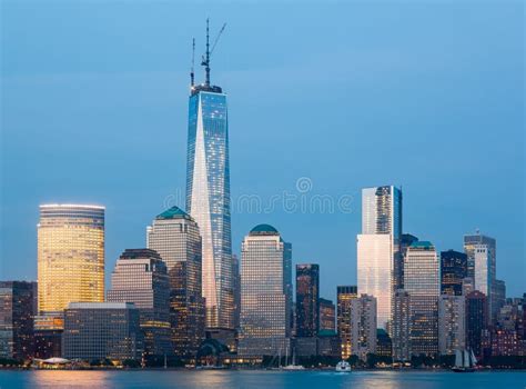 Skyline of Lower Manhattan at Night Editorial Image - Image of offices, center: 31214160