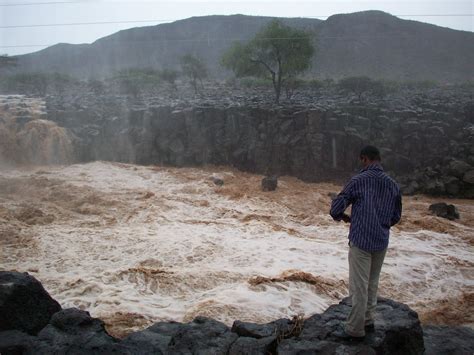 Ann and John's African Adventure: FLOODING IN THE DJIBOUTI COUNTRYSIDE