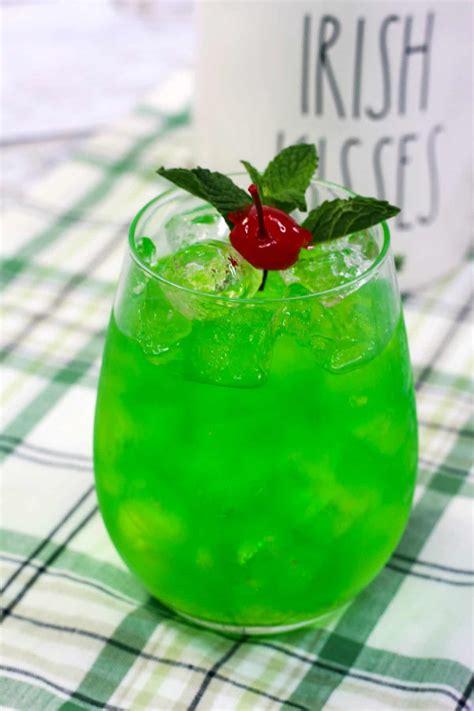 Tipsy Luck Of The Irish Cocktail - Sweet Pea's Kitchen