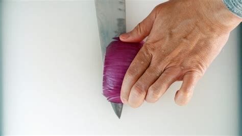 Best Way to Chop Onions (fast, safe, and efficient)