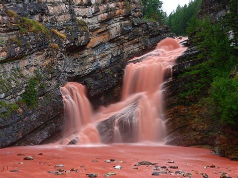 Alberta's pink waterfall is so rare it has only been seen once | Orte ...