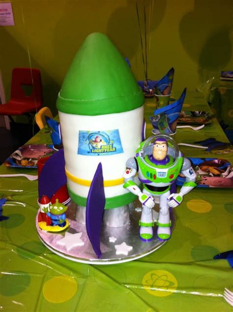 Buzz Lightyear Rocket Cake - CakeCentral.com