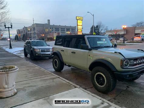 In the wild: Bronco Big Bend Sasquatch in Cactus Gray 4-Door Soft Top ...