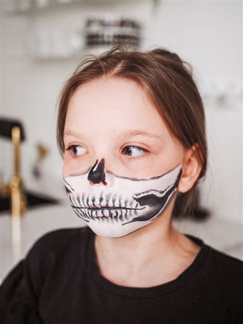 Half Skull Face Paint tutorial | Puolikas pääkallo-kasvomaalaus -tutoriaali