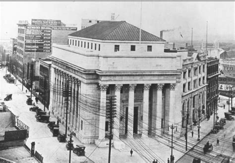 Métis raise flag above newly purchased Bank of Montreal building at ...