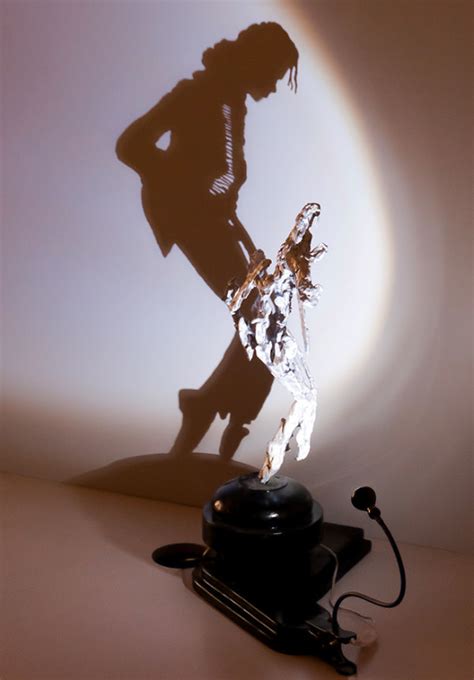 40 Mind-Boggling Shadow Art Illusions [PICS] - Hongkiat