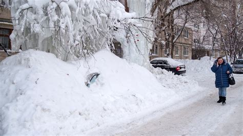 Russian city loses battle with snow after being hit by historic blizzards (PHOTO, VIDEO) — RT ...