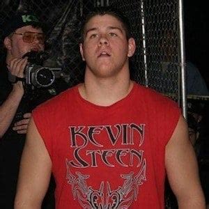 Kevin Owens - Age, Family, Bio | Famous Birthdays