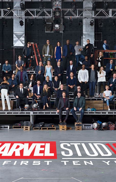 79 Marvel Cinematic Universe Stars Unite for One Epic Class Photo | E! News