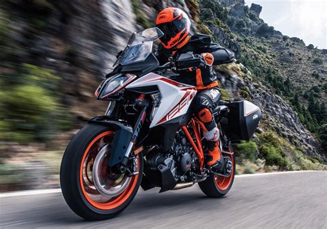 KTM 1290 Super Duke R dan GT diberi pembaharuan KTM Super Duke GT 2019 ...