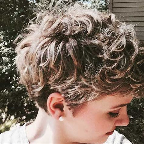 50 Hottest Curly Pixie Cut Ideas Popular in 2022 (With Tips)