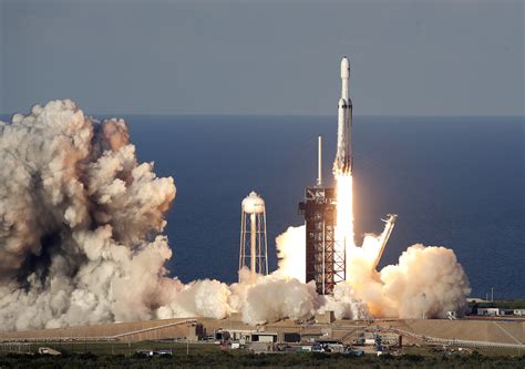 SpaceX launches mega rocket, lands all 3 boosters | Inquirer Technology