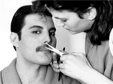 Freddie Mercury gets his moustache trimmed, 1983 : r/OldSchoolCool