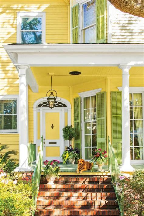 Nice 30+ Attractive Yellow Exterior House Paint Colors Ideas. # #YellowExteriorHouse… | House ...