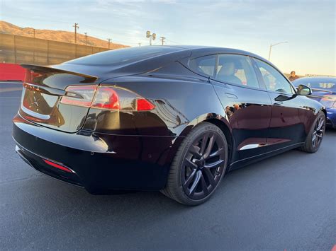 tesla-model-s-plaid-black-calipers - TESLARATI